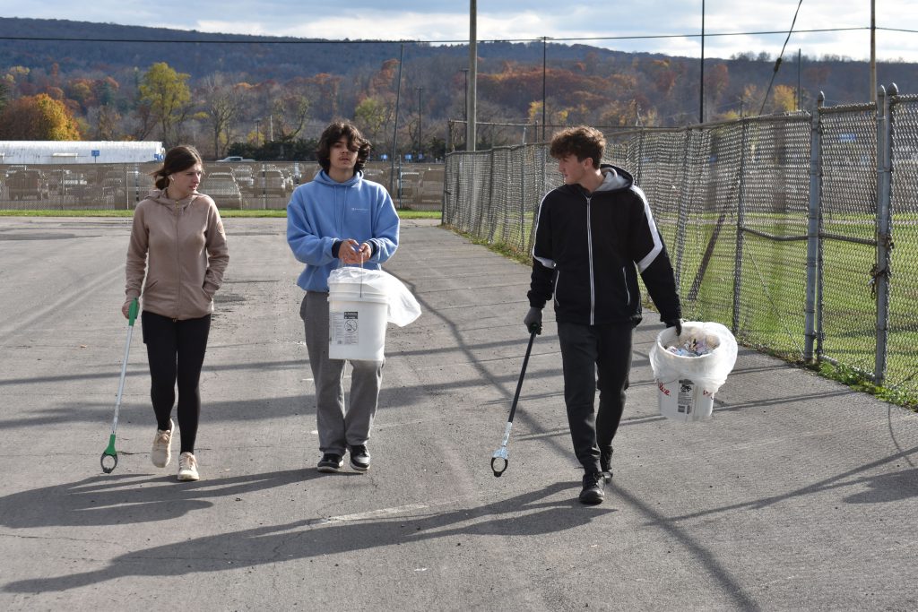 Students picking up litter at Harmon Park