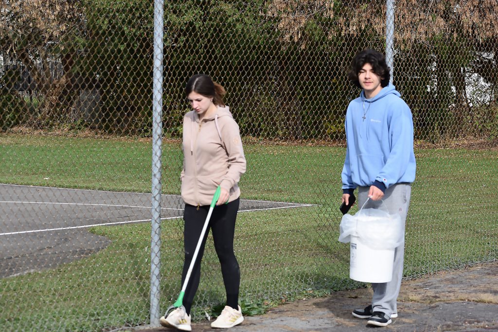 Students picking up litter at Harmon Park