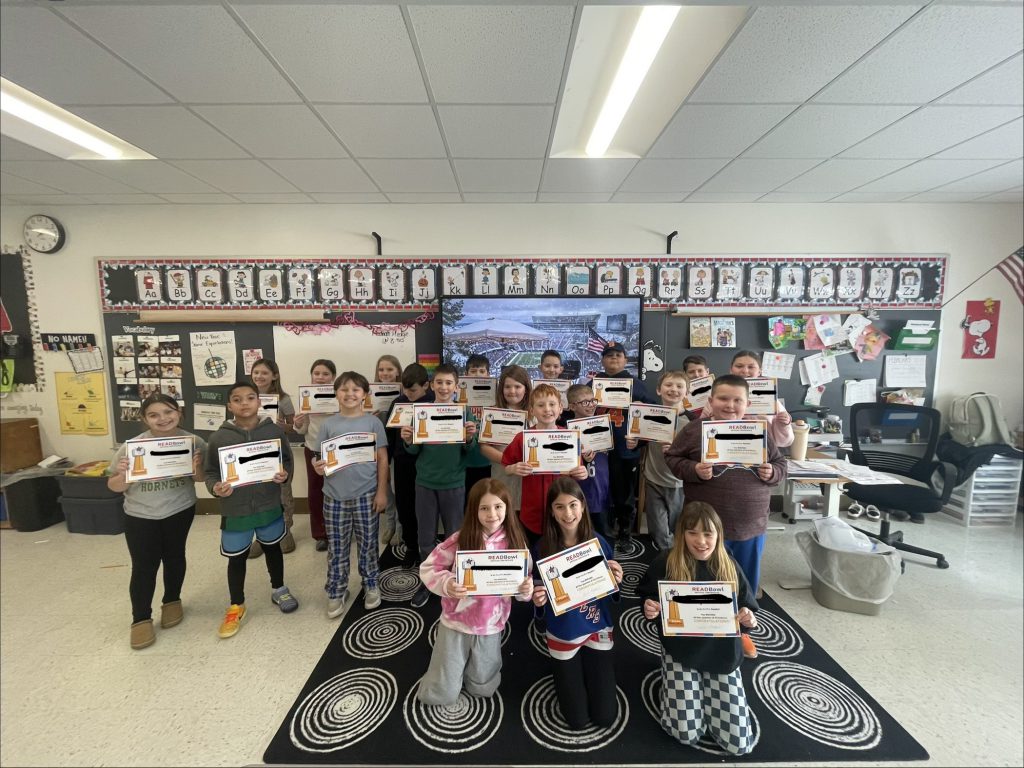 Fourth graders pose with READBowl certificates
